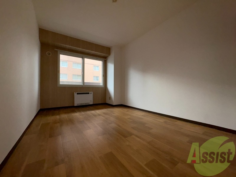 その他部屋・スペース　こちらのお部屋は光が差し込む、温かみのあるお部屋です。