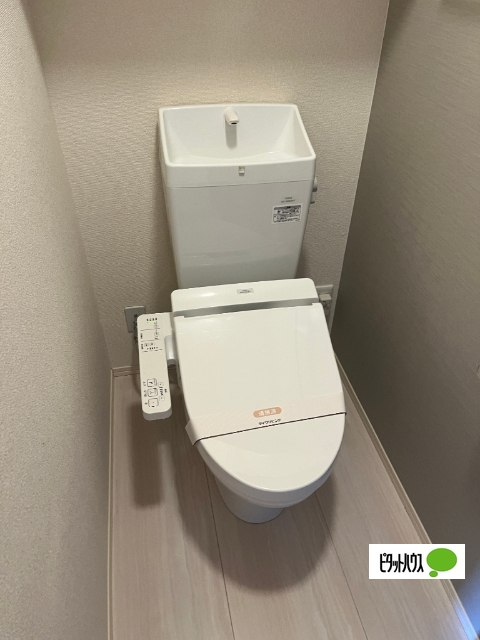 トイレ　温水洗浄暖房便座