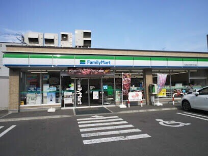 コンビニ　ファミリーマート札幌北21条東13丁目店（コンビニ）まで135m