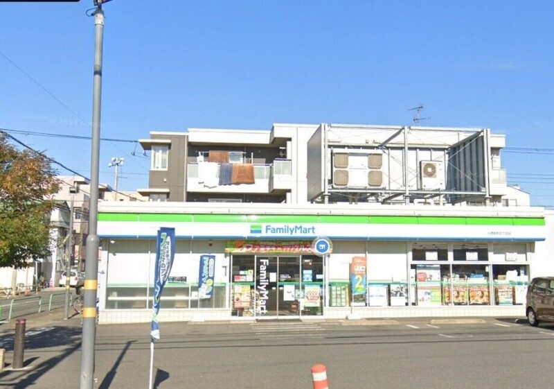 コンビニ　ファミリーマート行徳駅前四丁目店（コンビニ）まで136m