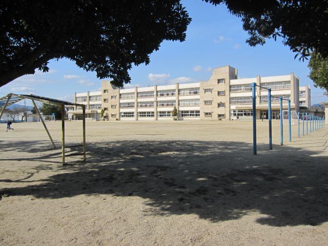 小学校　津市立修成小学校（小学校）まで654m