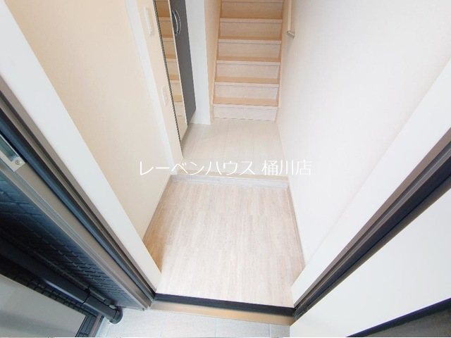 玄関　レーベンハウス桶川店へ　048-787-5511