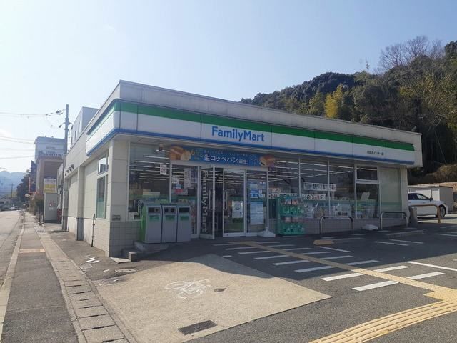 コンビニ　ファミリーマート様（コンビニ）まで150m