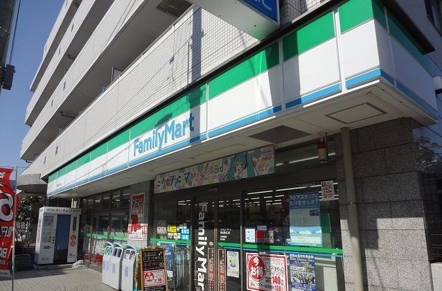 コンビニ　ファミリーマート（コンビニ）まで750m