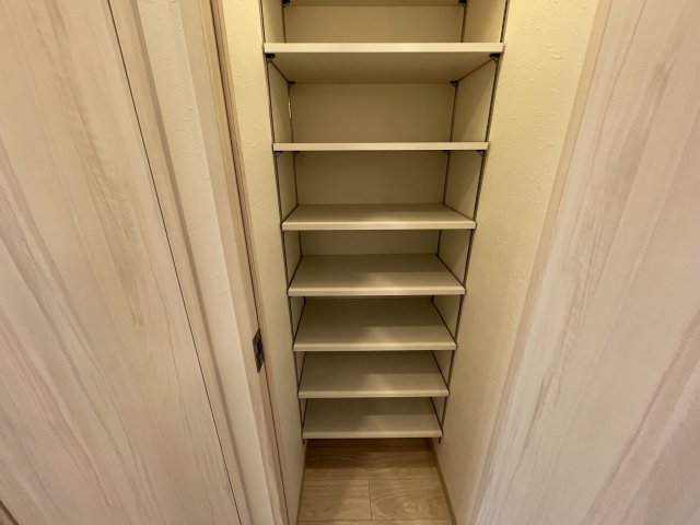 収納　イメージとして同建物他部屋を表示しています