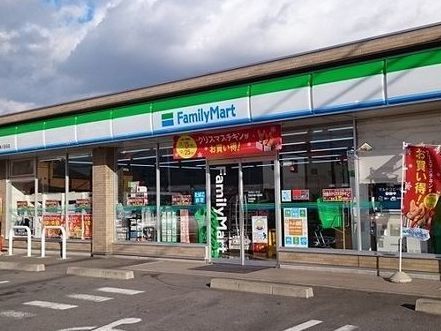 コンビニ　ファミリーマート西尾八百目店（コンビニ）まで1200m