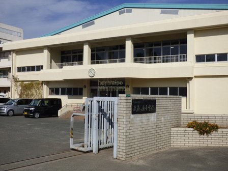 小学校　菊陽町立武蔵ケ丘小学校（小学校）まで133m