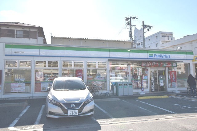 コンビニ　ローソン　鶴見緑地駅前店（コンビニ）まで672m