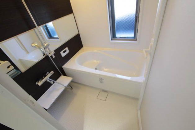 バス・シャワールーム　※写真は同じマンションの違う部屋のものになります。