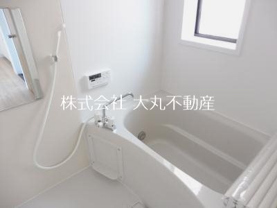 バス・シャワールーム　明るい浴室　追い焚き付