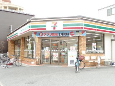 コンビニ　セブンイレブン 足立綾瀬1丁目店（コンビニ）まで166m