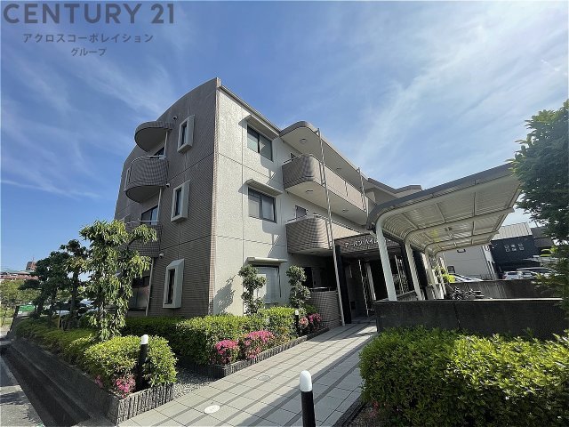 建物外観　敷地内に駐車場があります！