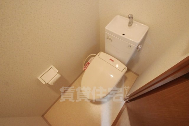 ＪＲ大阪環状線 福島駅 徒歩2分 9階建 築22年のトイレ写真