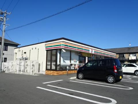 その他　セブンイレブン松阪泉町店（その他）まで572m