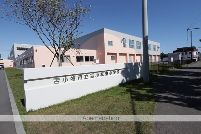 小学校　東小学校（小学校）まで641m