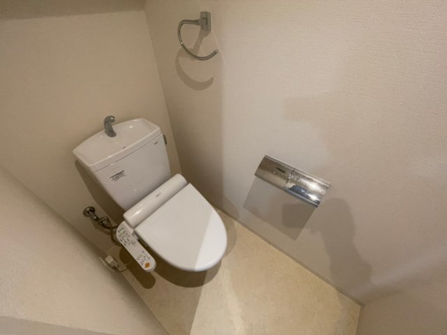 ＪＲ東海道本線 高槻駅 徒歩4分 6階建 築13年のトイレ写真