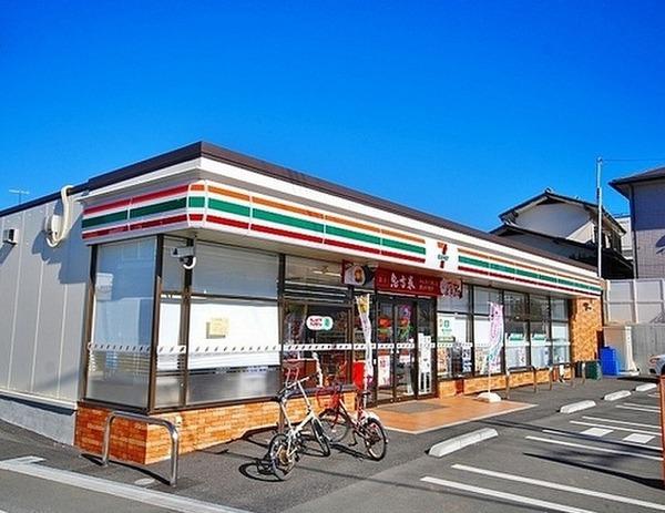 コンビニ　セブンイレブン茅ヶ崎出口町店（コンビニ）まで589m