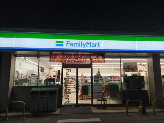 コンビニ　ファミリーマート 博多金の隈3丁目店（コンビニ）まで569m
