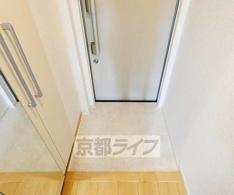 京阪宇治線 観月橋駅 徒歩7分 3階建 築8年の玄関写真