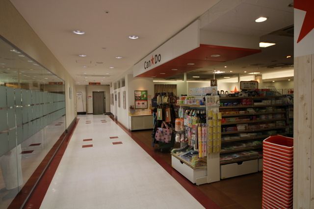 中学校　キャンドゥ 小田急マルシェ南林間店（中学校）まで320m