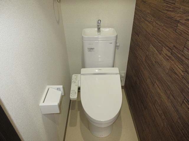 地下鉄谷町線 平野駅 徒歩15分 3階建 築10年のトイレ写真
