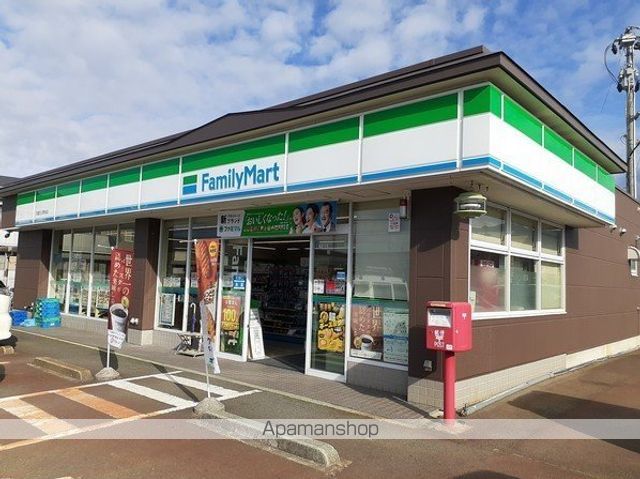 コンビニ　ファミリーマート（コンビニ）まで490m