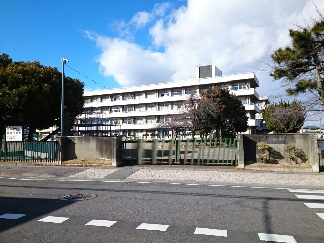 小学校　市立中居小学校（小学校）まで750m