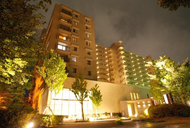 建物外観　夜に撮影しました