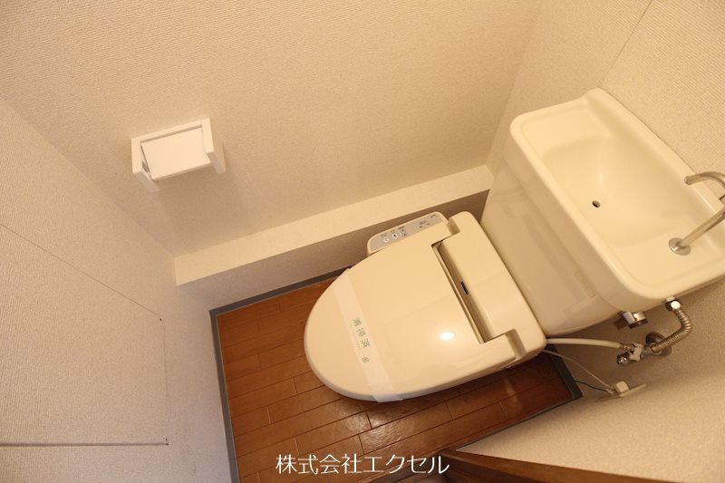 ＪＲ中央線 立川駅 バス乗車時間：30分 最寄りバス停で下車 徒歩3分 2階建 築41年のトイレ写真