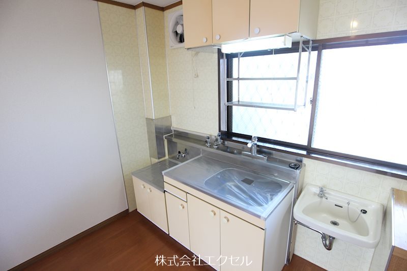 ＪＲ中央線 立川駅 バス乗車時間：30分 最寄りバス停で下車 徒歩3分 2階建 築41年のキッチン写真