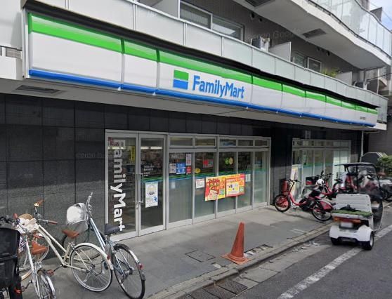 コンビニ　ファミリーマート西麻布霞町店（コンビニ）まで660m