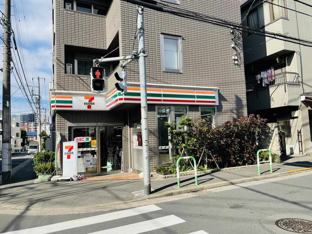 コンビニ　セブンイレブン（コンビニ）まで160m