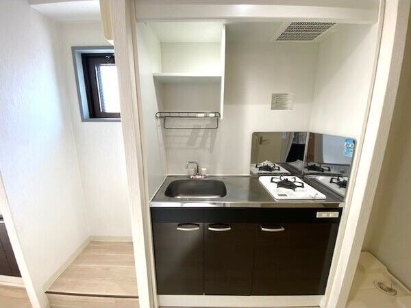 キッチン　※写真は同じマンションの違う部屋のものになります。