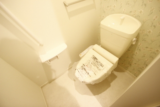 トイレ　※掲載写真は同マンション別部屋参考写真となります。