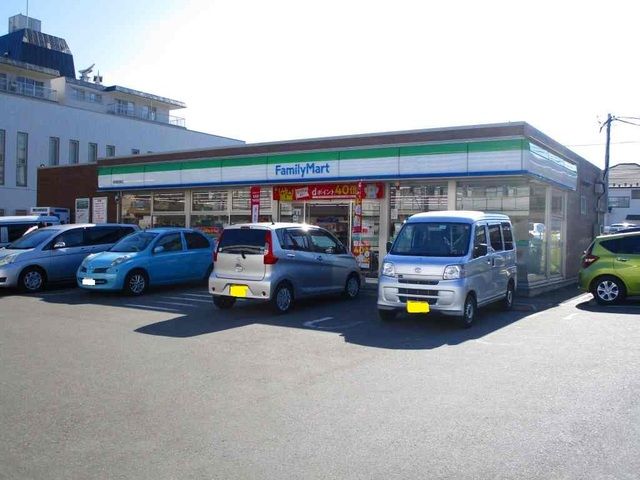 コンビニ　ファミリーマート（コンビニ）まで600m