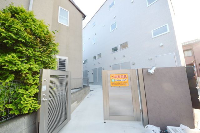 日暮里・舎人ライナー 扇大橋駅 徒歩5分 2階建 築13年の外観写真