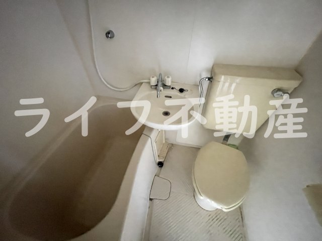 洗面設備　独立洗面化粧台が付いています