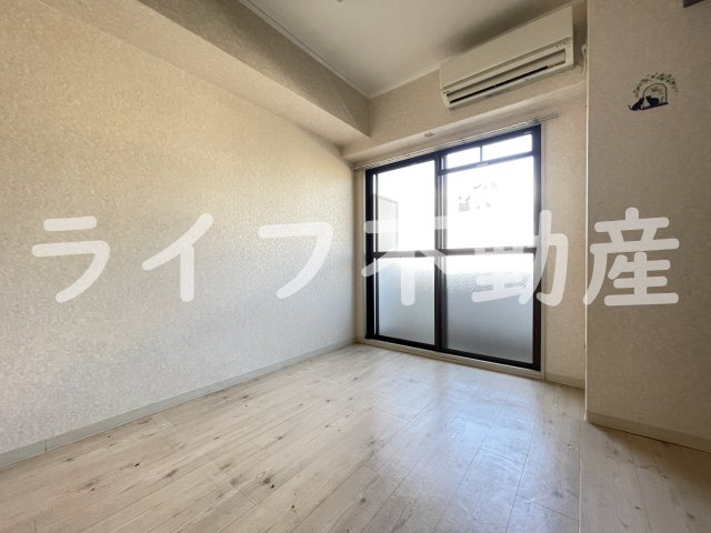 居室・リビング　明るい洋室です