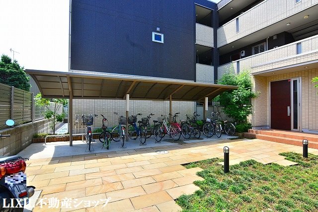 その他共有部分　オートロック内の敷地内駐輪場です。