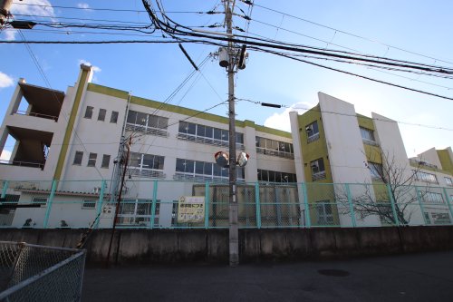 小学校　松原市立松原小学校（小学校）まで417m