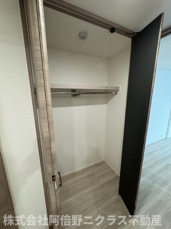 収納　内装は別部屋の参考写真です。