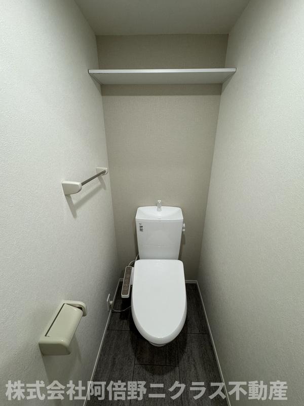 トイレ　内装は別部屋の参考写真です。