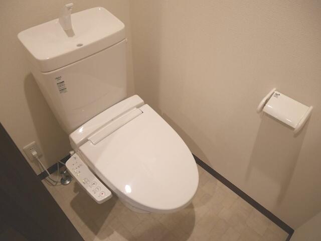 都電荒川線 熊野前駅 徒歩1分 2階建 築6年のトイレ写真