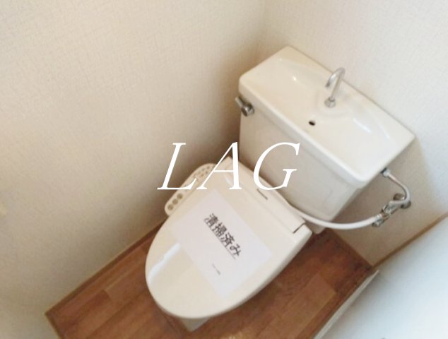 東急目黒線 西小山駅 徒歩14分 4階建 築37年のトイレ写真