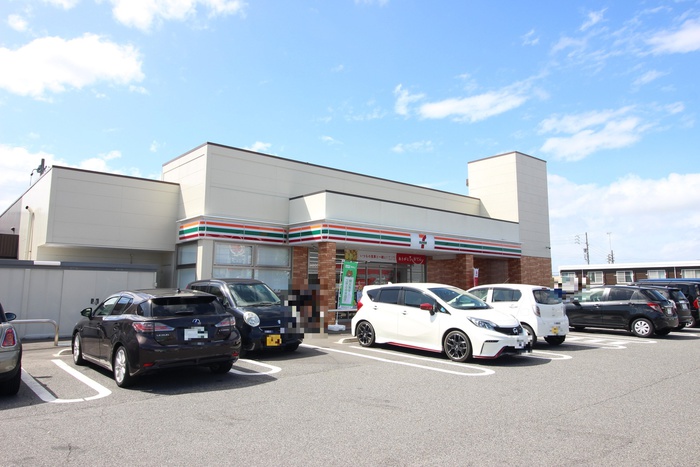 コンビニ　セブンイレブン知立八ツ田町店（コンビニ）まで440m
