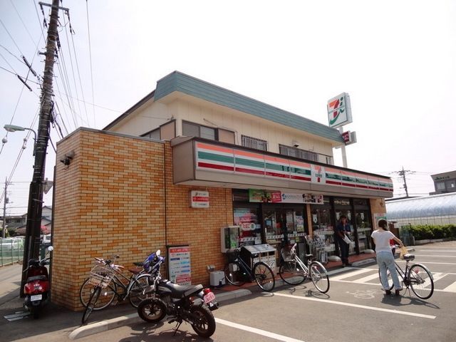 コンビニ　セブンイレブン（コンビニ）まで830m
