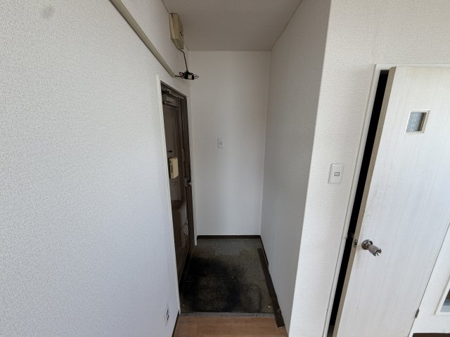 地下鉄千日前線 南巽駅 徒歩9分 5階建 築39年の玄関写真