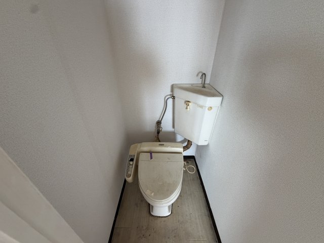 地下鉄千日前線 南巽駅 徒歩9分 5階建 築39年のトイレ写真