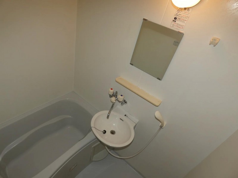 バス・シャワールーム　※同アパート別部屋の参考写真です。