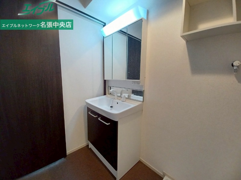 洗面設備　同型参考写真